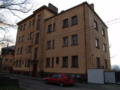 Memorialinėmis lentomis pažymėtas namas Vaižganto g. 14. 2004 m. Vaižganto g. 14