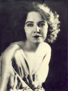 Unė Babickaitė-Graičiūnienė (Une Baye) Unė Babickaitė-Graičiūnienė (Une Baye)