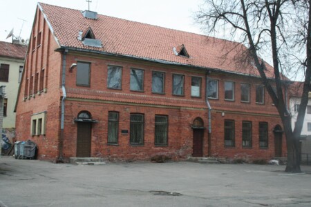 Atminimo lenta pažymėtas pastatas J. Jablonskio g. 6. 2010 m. Atminimo lenta pažymėtas pastatas J. Jablonskio g. 6. 2010 m.