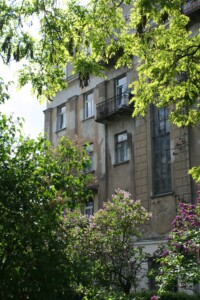 Atminimo lentomis pažymėtas pastatas Kęstučio g. 27A. 2022 m.