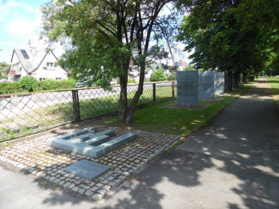 Paminklas Lietuvos kariuomenės karininkams – sovietinės ir nacistinės okupacijų aukoms atminti Aukštųjų Šančių karių kapinėse (Ašmenos 1-oji g. 2). 2024 m. Paminklas Lietuvos kariuomenės karininkams – sovietinės ir nacistinės okupacijų aukoms atminti Aukštųjų Šančių karių kapinėse (Ašmenos 1-oji g. 2). 2024 m.