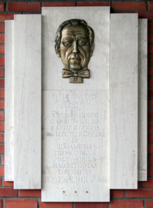 Memorialinė lenta su bareljefu (Sukilėlių g. 17)