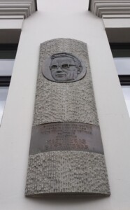 Atminimo lenta (A. Mickevičiaus g. 37). 2022 m.