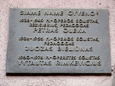 Grupinė atminimo lenta (Kęstučio g. 32)