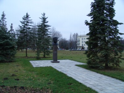 Paminklinis biustas profesoriui Jonui Bulavai. 2004 m.