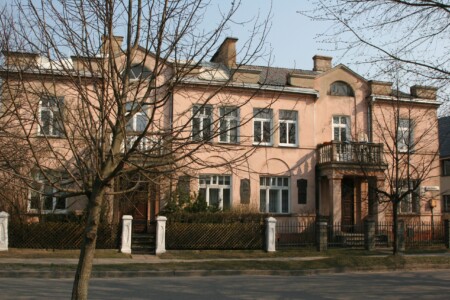 Atminimo lentomis pažymėtas pastatas (Aukštaičių g. 39). 2007 m.