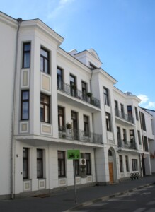 Atminimo lenta pažymėtas pastatas J. Gruodžio g. 9. 2023 m.
