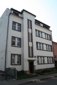 Atminimo lenta pažymėtas namas Krėvos g. 11. 2023 m.