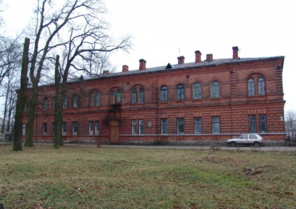 Atminimo lenta pažymėtas pastatas Lakūnų pl. 44. 2004 m.