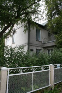 Atminimo lenta pažymėtas namas Liūdesio al. 4. 2023 m.
