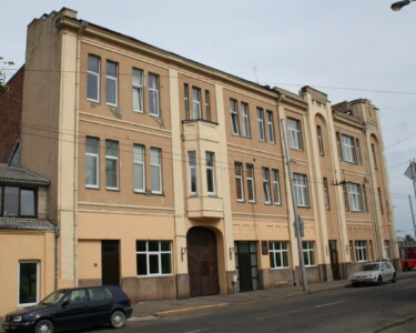 Atminimo lenta pažymėtas pastatas (Nemuno g. 2). 2011 m.