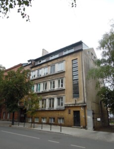 Atminimo lenta pažymėtas namas (E. Ožeškienės g. 20). 2018 m.