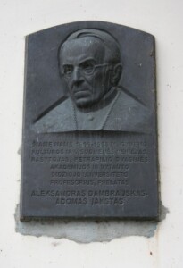 Atminimo lenta (Rotušės a. 23). 2023 m.