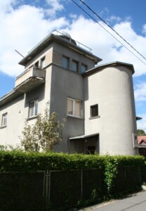 Atminimo lenta pažymėtas namas Rūtų g. 16 / Radastų g. 5. 2023 m.