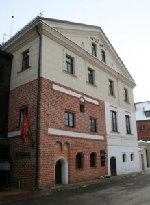 Atminimo lentomis pažymėtas pastatas T. Daugirdo g. 4. 2012 m.