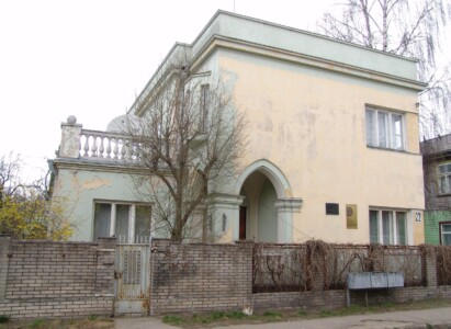Atminimo lentomis pažymėtas namas (Tulpių g. 22). 2005 m.
