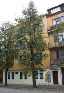 Atminimo lenta pažymėtas namas V. Putvinskio g. 34. 2011 m.
