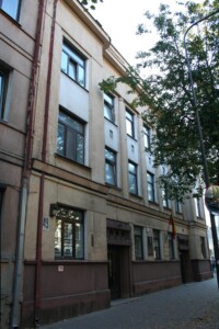 Atminimo lenta pažymėtas pastatas V. Putvinskio g. 49. 2023 m.