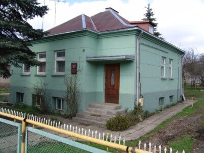 Atminimo lenta pažymėtas namas Vienybės g. 29. 2005 m.