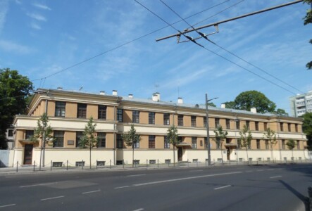 Atminimo lentomis pažymėtas pastatas (Vytauto pr. 49). 2020 m.