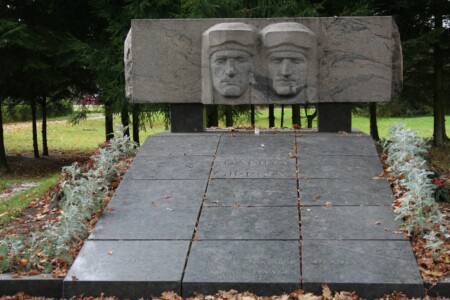 Antkapinis paminklas Aukštųjų Šančių karių kapinėse (Ašmenos 1-oji g.). 2008 m.