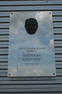 Atminimo lenta su bareljefu (T. Masiulio g. 22A). 2010 m.