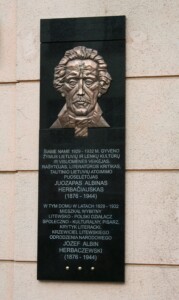 Atminimo lenta (Kęstučio g. 58). 2011 m.
