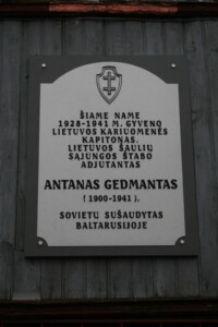 Atminimo lenta (Aukštaičių g. 44). 2014 m.