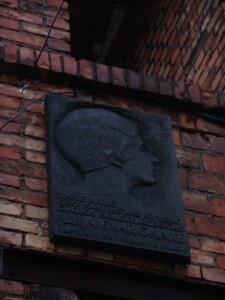 Atminimo lenta (Lietuvių g. 18). 2004 m. Atminimo lenta (Lietuvių g. 18). 2004 m.