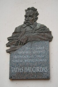 Atminimo lenta (Rotušės a. 19). 2023 m.