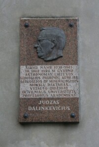 Atminimo lenta (Rūtų g. 16 / Radastų g. 5). 2023 m.