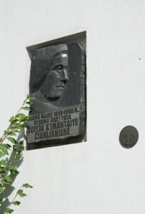 Atminimo lenta (Žemaičių g. 10). 2023 m.