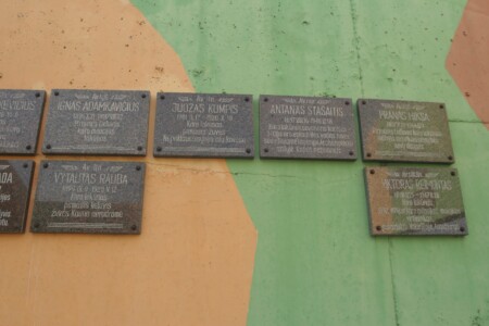 Atminimo lentos Lietuvos karo aviacijos memoriale (Veiverių g. 132). 2005 m.