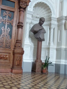 Paminklinis biustas Kauno Šv. Mykolo Arkangelo (Įgulos) bažnyčioje (Nepriklausomybės a. 14). 2005 m.
