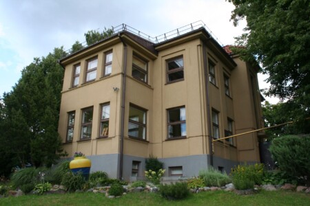 Atminimo lenta pažymėtas pastatas Amerikos lietuvių g. 9. 2023 m.