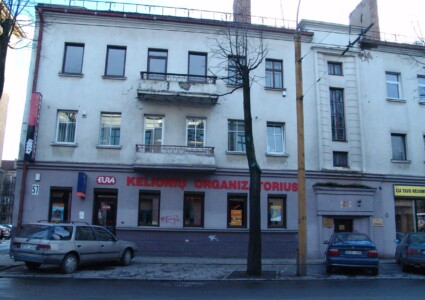 Atminimo lenta buvęs pažymėtas namas Kęstučio g. 57. 2004 m.