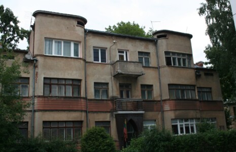 Atminimo lenta pažymėtas namas V. Putvinskio g. 39. 2023 m.