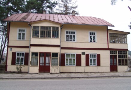 Atminimo lenta (Vaidoto g. 18). 2004 m.