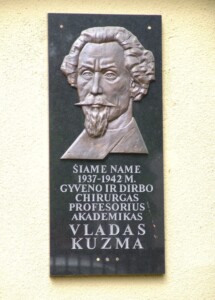 Atminimo lenta (D. Poškos g. 14). 2005 m.