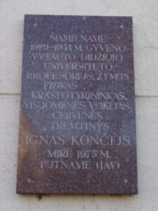 Atminimo lenta (Karo ligonines g. 7). 2004 m.