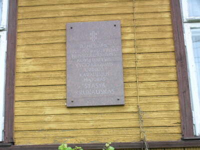 Atminimo lenta (L. Ivinskio g. 50). 2011 m.