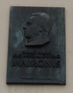 Atminimo lenta (Rotušės a. 13). 2004 m.