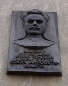 Atminimo lenta (K. Donelaičio g. 9). 2004 m. Atminimo lenta (K. Donelaičio g. 9). 2004 m.