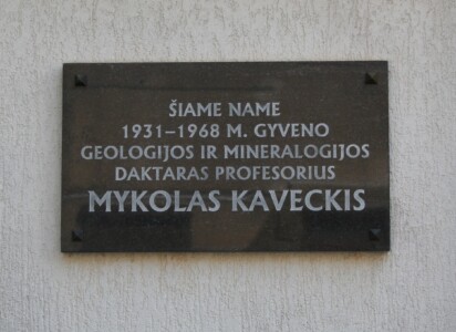 Atminimo lenta (K. Būgos g. 18). 2023 m.