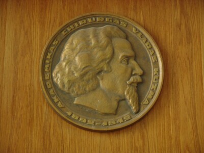 Bareljefas (Eivenių g. 2). 2005 m.