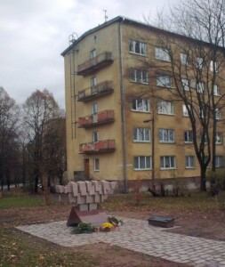 A. Ramanausko-Vanago skveras, paminklas Kampo ir Kalniečių gatvių sankirtoje. 2012 m.
