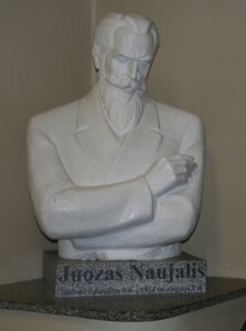 J. Naujalio skulptūrinis biustas (Karaliaus Mindaugo pr. 30). 2024 m.