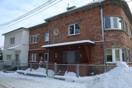 Atminimo lenta pažymėtas namas Margio g. 4. 2010 m.