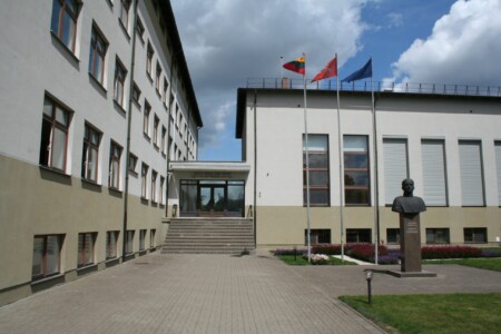 Divizijos generolo Stasio Raštikio Lietuvos kariuomenės mokykla ir paminklas (S. Dariaus ir S. Girėno g. 100). 2023 m.
