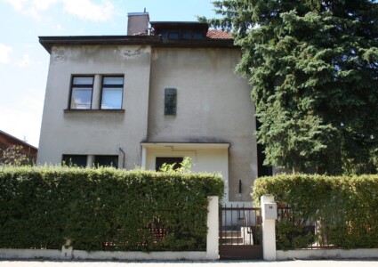 Atminimo lenta pažymėtas namas Vaižganto g. 36. 2023 m.